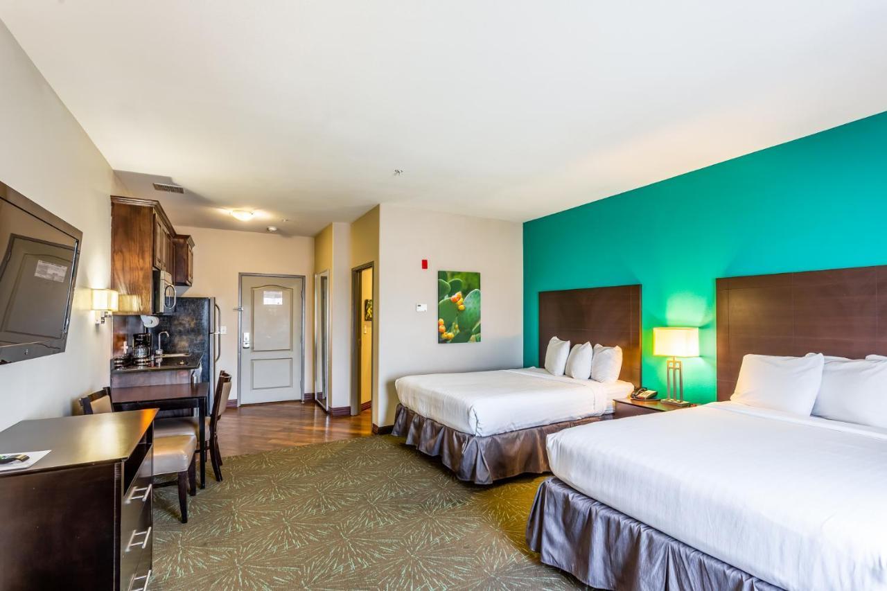Baymont By Wyndham Tx Hotel